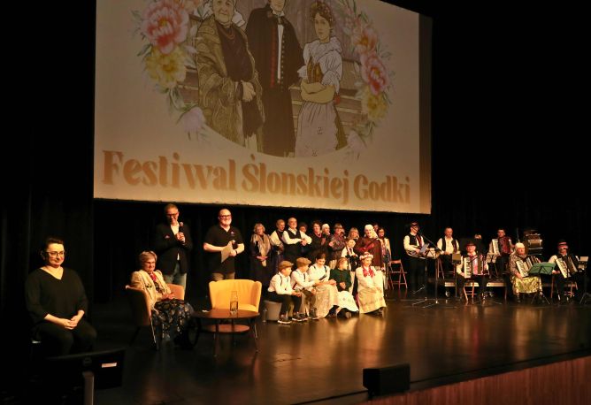 artyści występujący podczas festiwalu na scenie