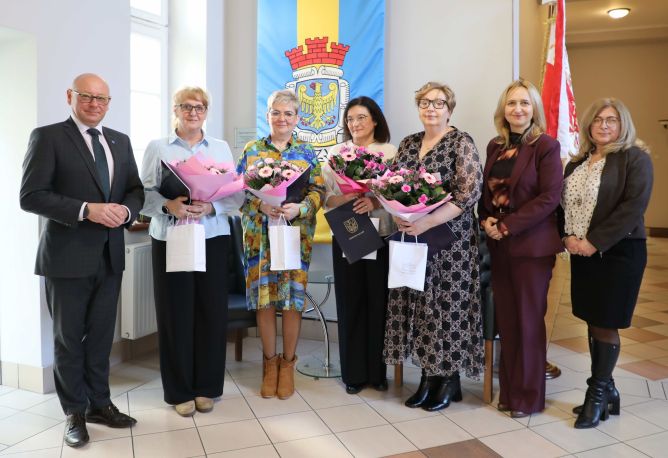 Podziękowania dla nauczycielek odchodzących na emeryturę