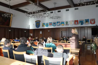 Wizyta uczniów ze Szkoły Podstawowej w Ćwiklicach w Urzędzie Miejskim - 09.01.2025 | Autor: Natalia Wrona